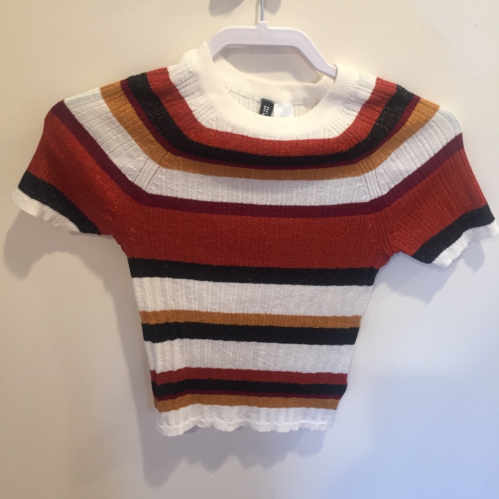 H&M Divided Short Sleeve Sweater Top